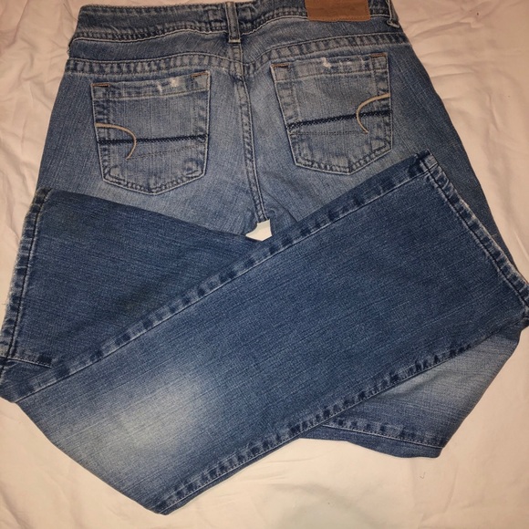 American Eagle “Artist” size 2 jeans, medium blue. - Picture 5 of 5